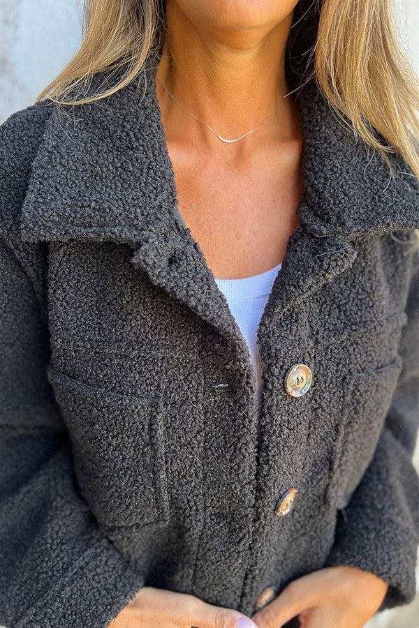Well Tailored Coat with a Graceful Silhouette