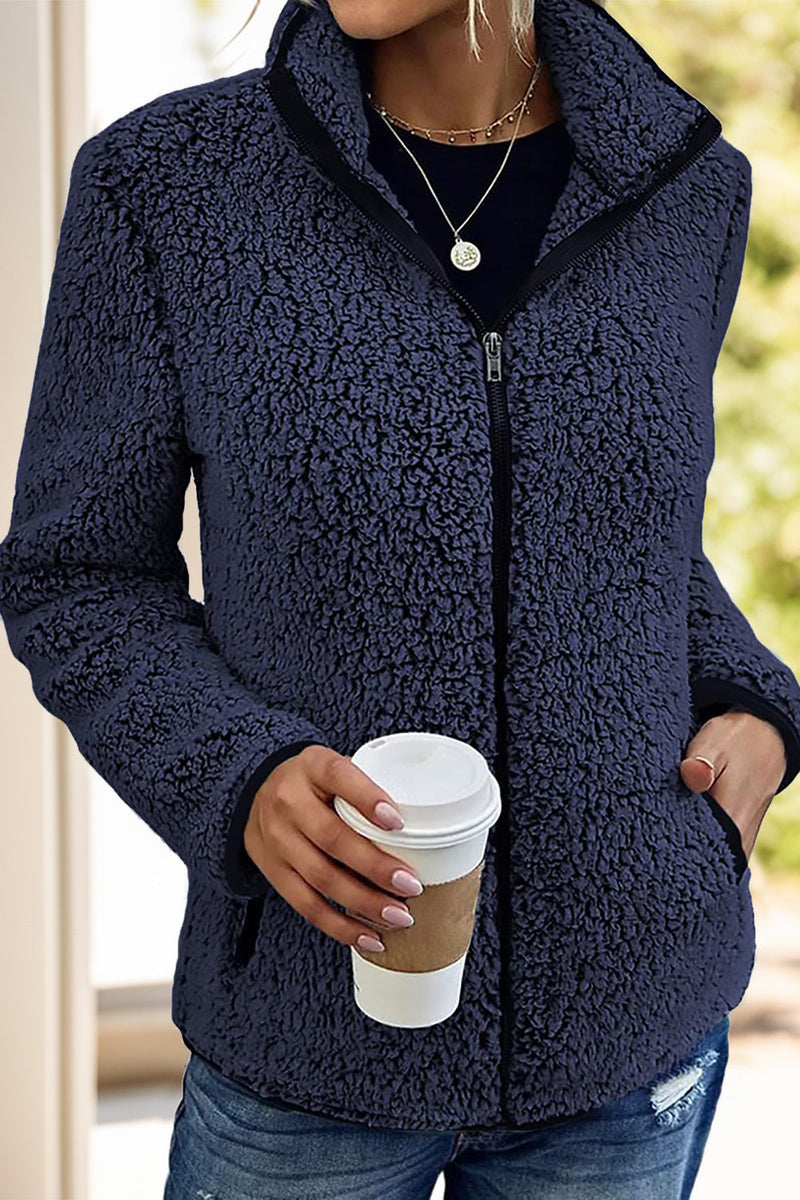 Effortlessly Elegant Jacket with a Timeless Design