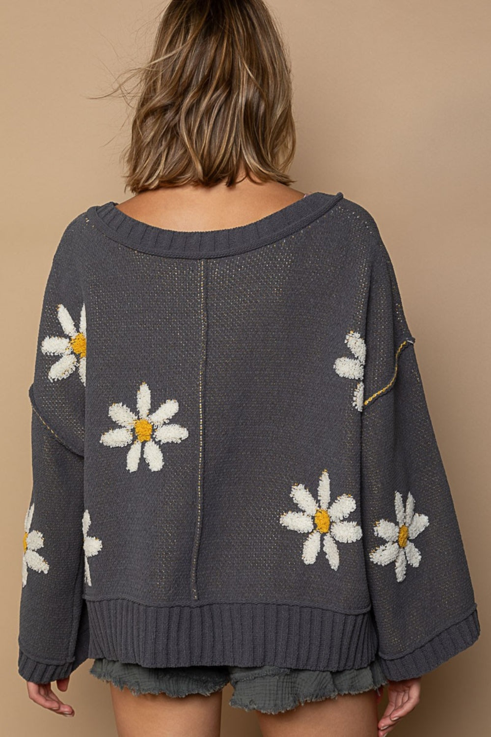 Effortlessly Elegant Sweater with a Timeless Design