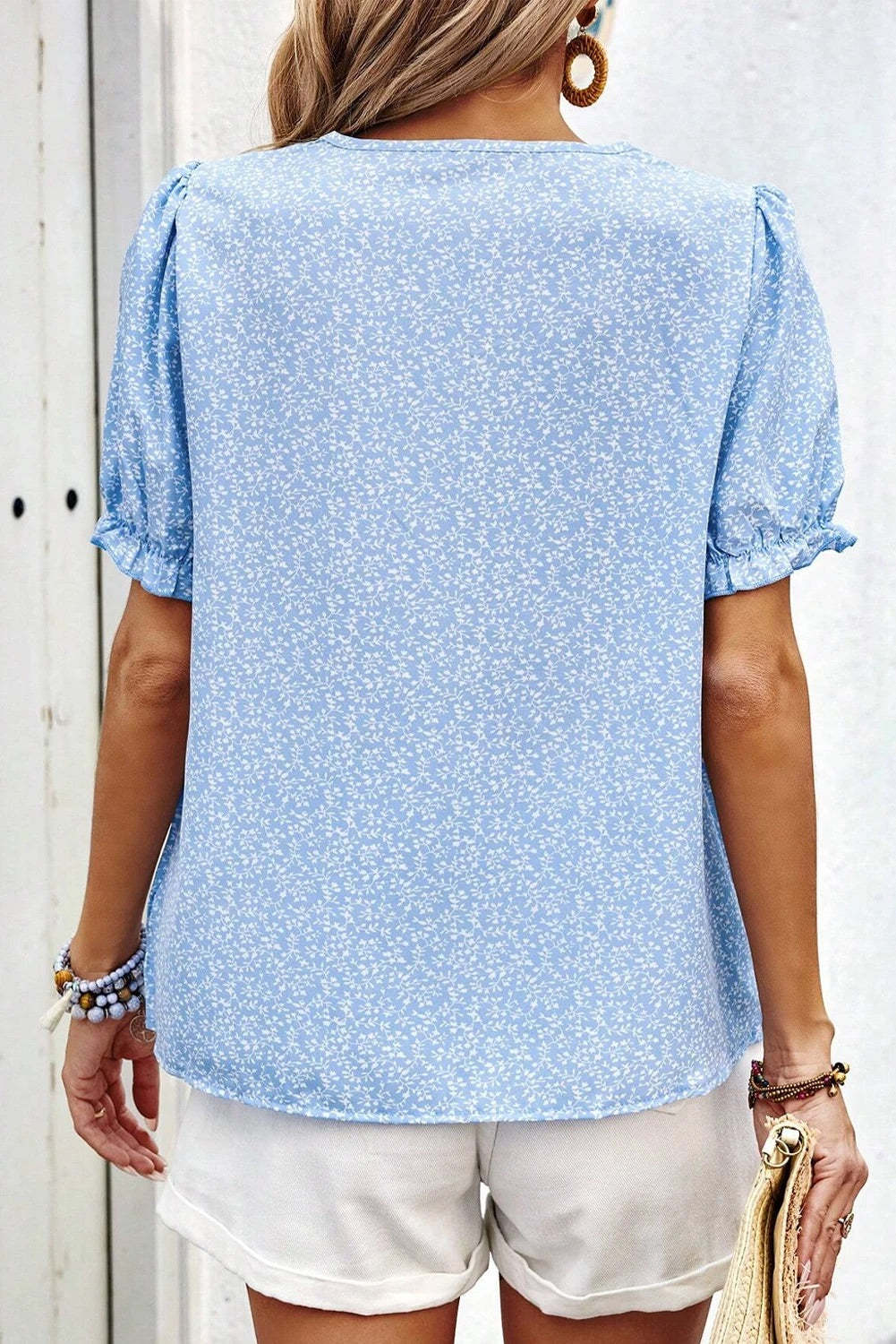 Effortlessly Elegant Blouse with a Timeless Design