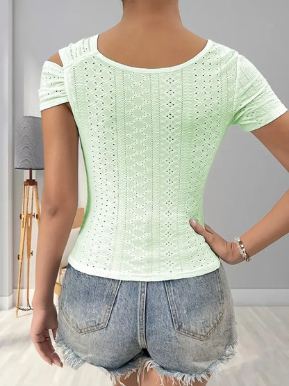 Well Tailored Top with a Graceful Silhouette