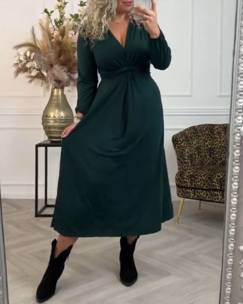 Sophisticated Dress with a Clean Classic Look