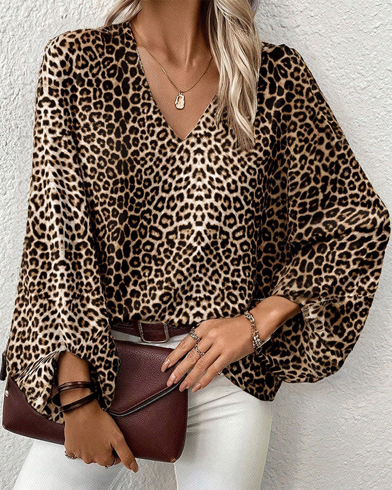 Effortlessly Elegant Top with a Timeless Design
