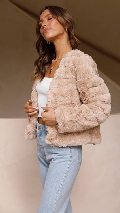 Well Tailored Jacket with a Graceful Silhouette
