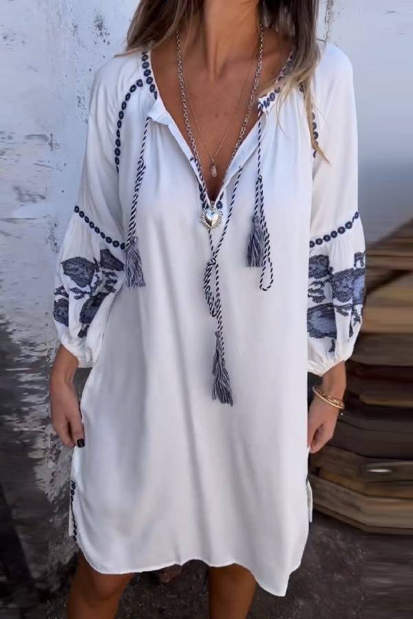 Effortlessly Elegant Dress with a Timeless Design