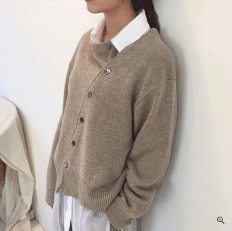 Effortlessly Elegant Sweater with a Timeless Design