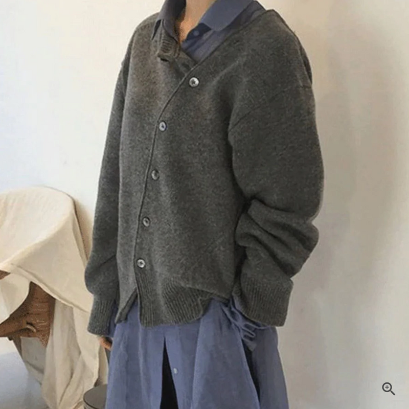 Effortlessly Elegant Sweater with a Timeless Design