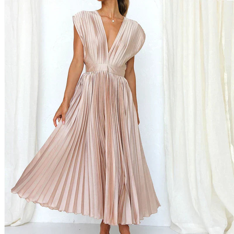 Well Tailored Dress with a Graceful Silhouette