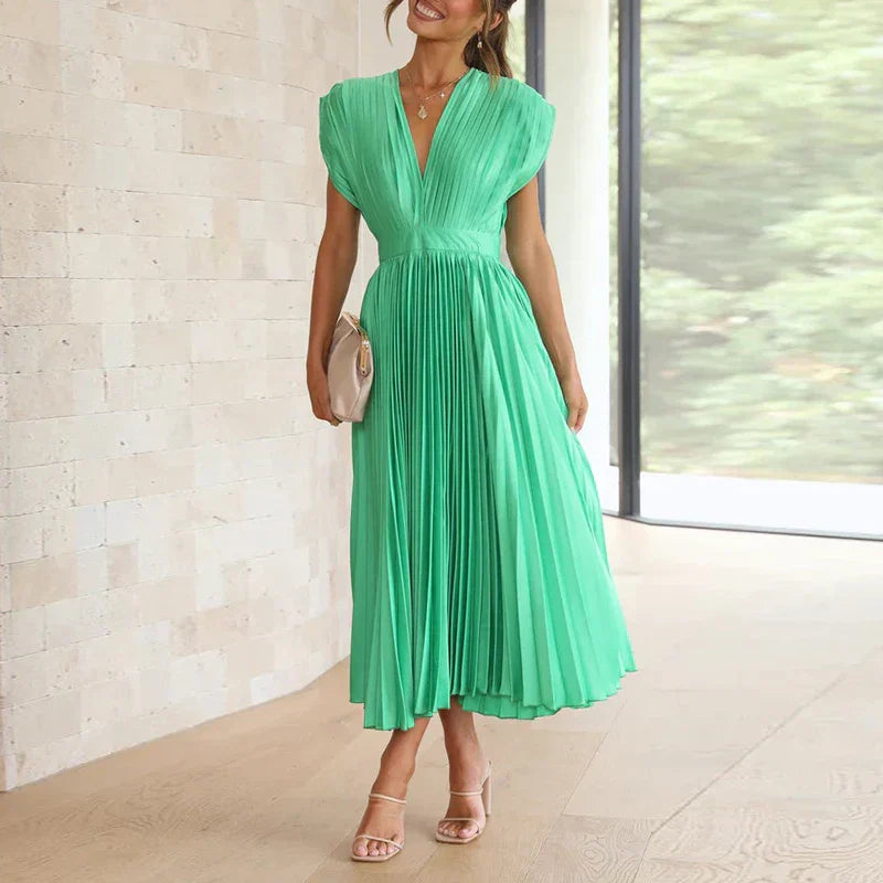 Well Tailored Dress with a Graceful Silhouette
