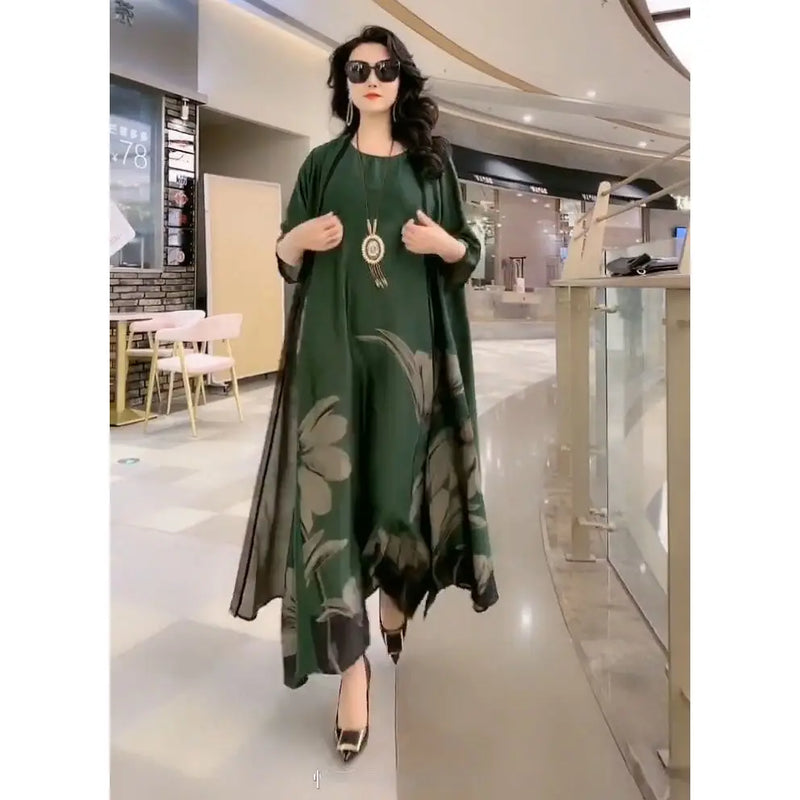Effortlessly Elegant Dress with a Timeless Design