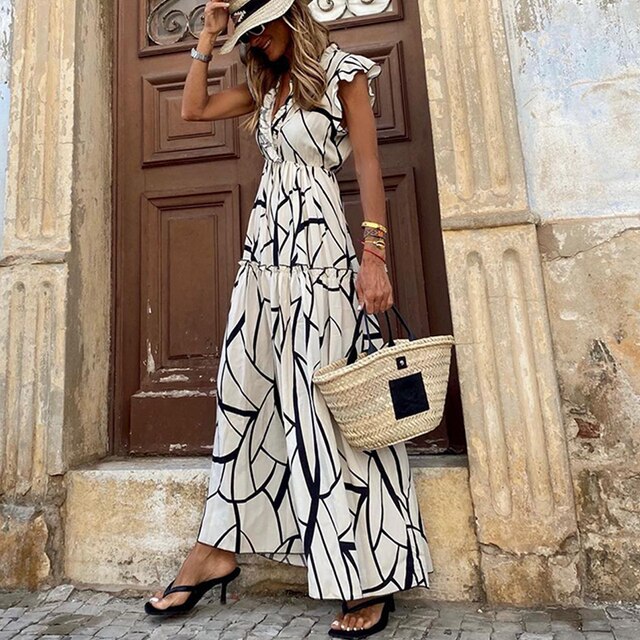 Beautifully Finished Dress in a Timeless Design