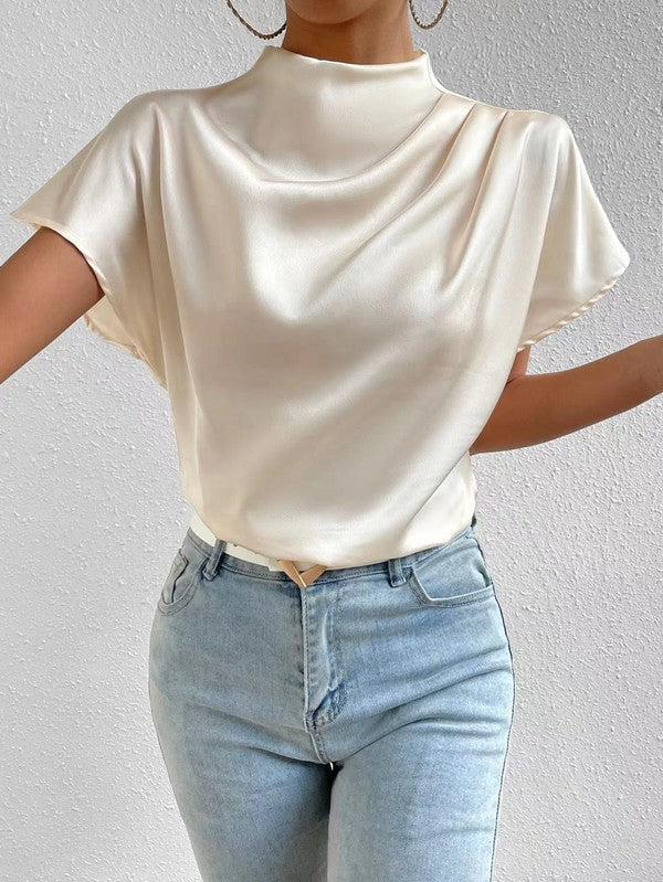 Classic Vintage Blouse with a Flattering Fit