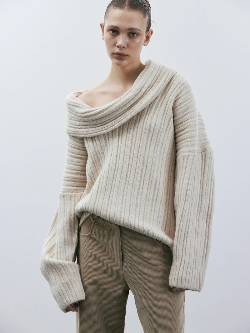 Effortlessly Elegant Sweater with a Timeless Design