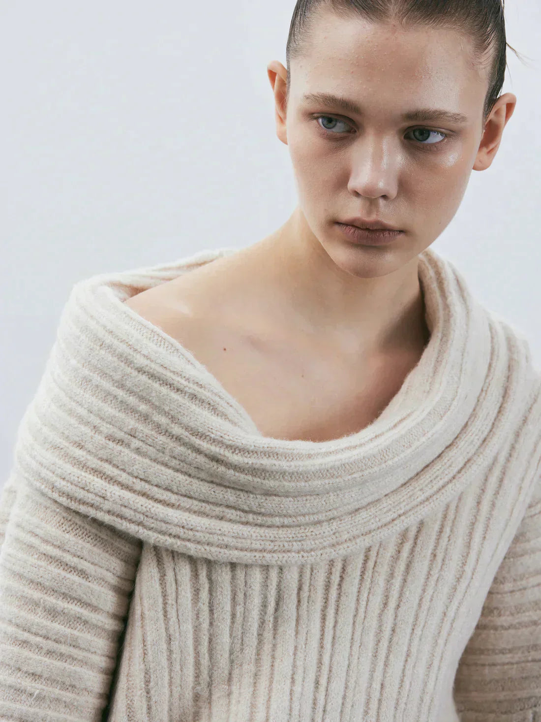 Effortlessly Elegant Sweater with a Timeless Design