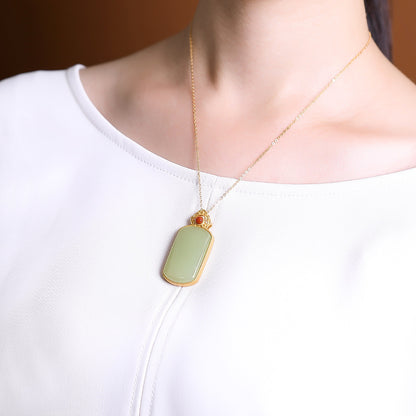 Klassinen Hopea Korusetti ajattomalla viehätyksellä