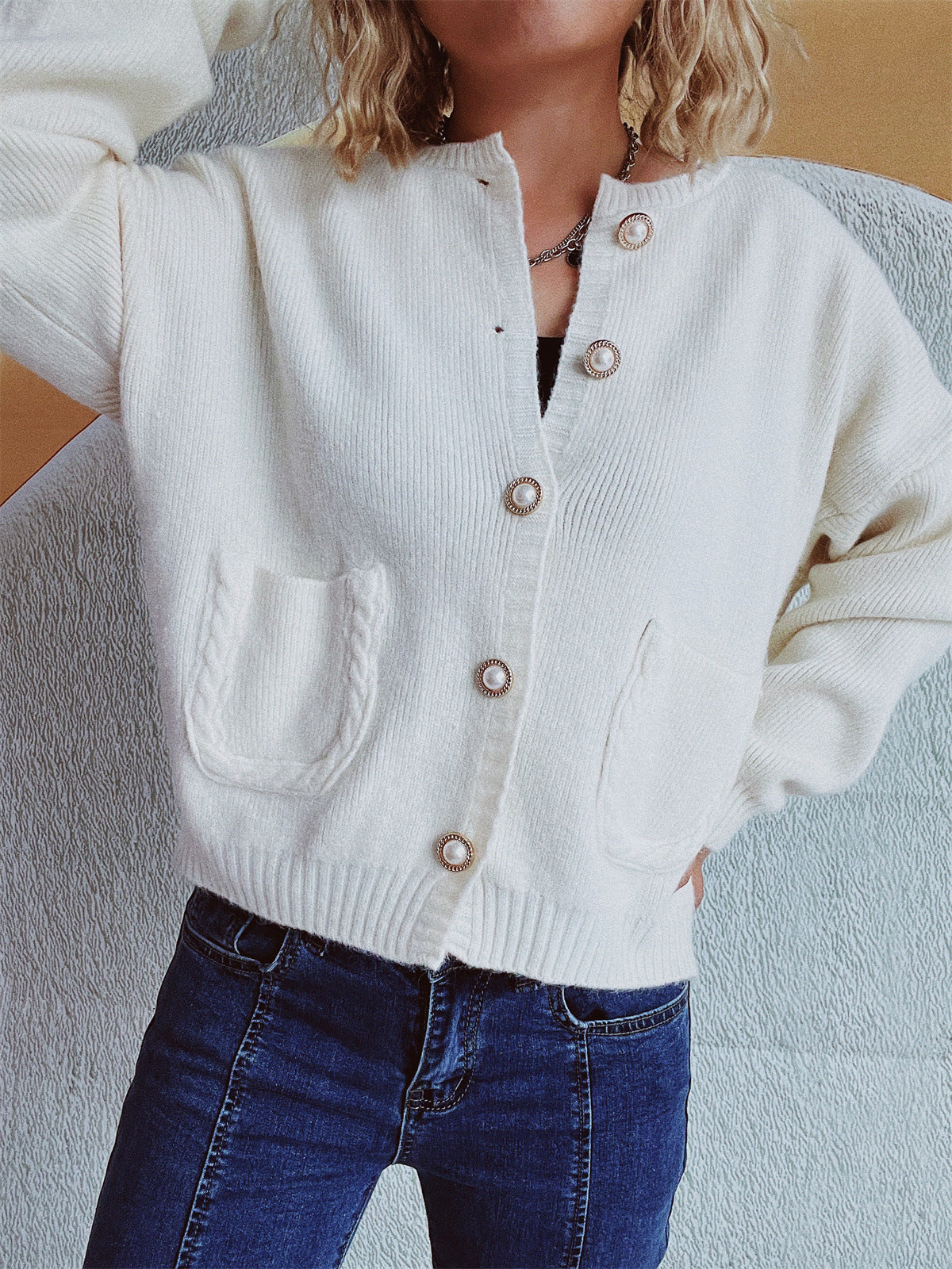 Well Tailored Cardigan with a Graceful Silhouette