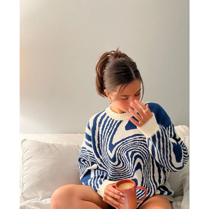 Sulokkaasti suunniteltu Villapaita