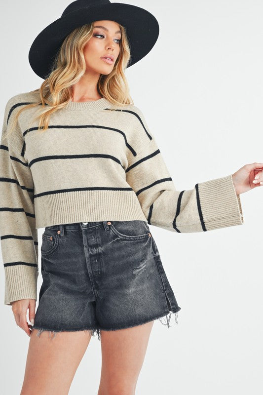 Well Tailored Sweater with a Graceful Silhouette