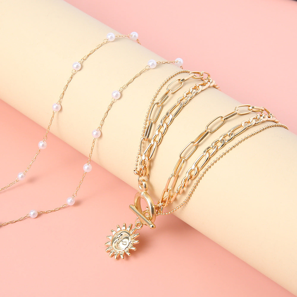 Klassinen Helmi Kaulakoru ajattomalla viehätyksellä