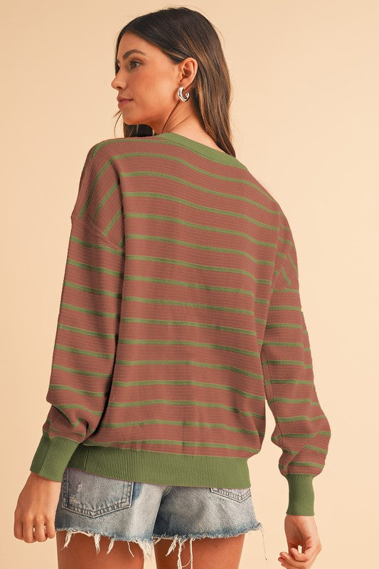 Effortlessly Elegant Sweater with a Timeless Design