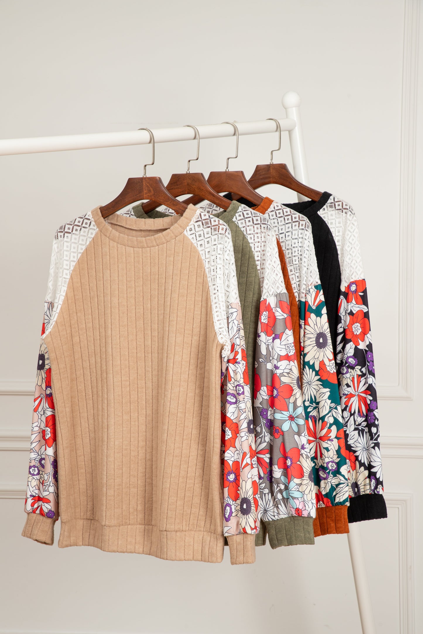 Effortlessly Elegant Blouse with a Timeless Design