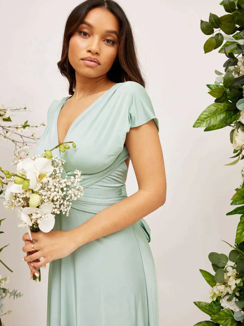 Well Tailored Dress with a Graceful Silhouette