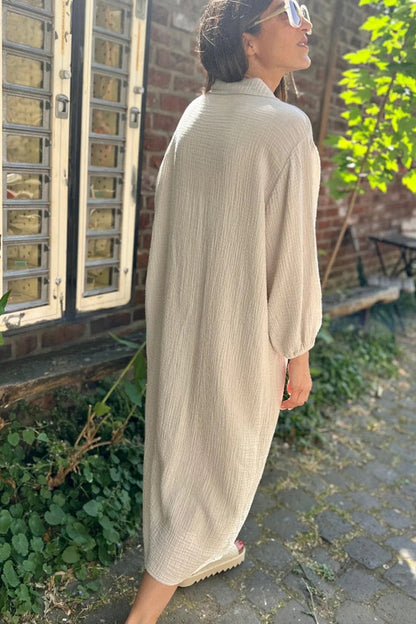 Beautifully Finished Dress in a Timeless Design