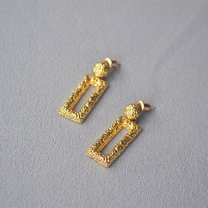 Kaunis Kulta Korvarengas ainutlaatuisella tyylillä