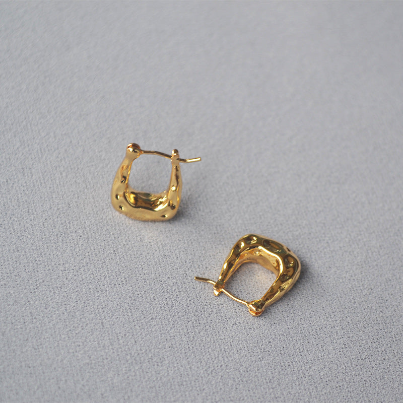 Klassinen Kulta Korvarengas ajattomalla viehätyksellä