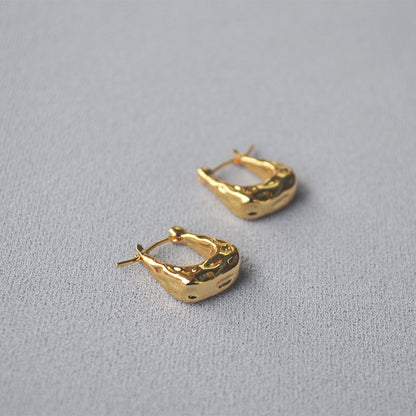 Klassinen Kulta Korvarengas ajattomalla viehätyksellä