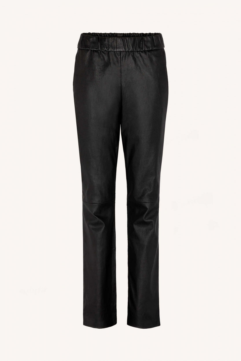 Polished Pants with an Effortless Classic Look