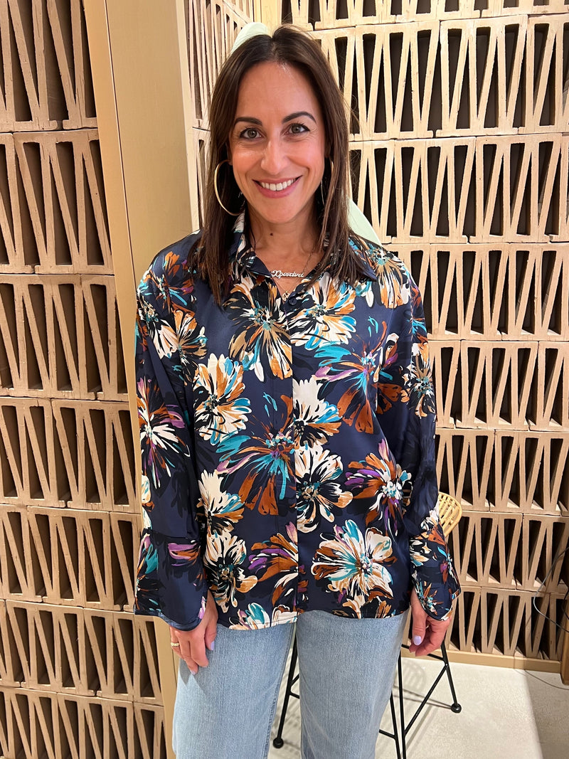 Elegantly Styled Blouse for Everyday Wear