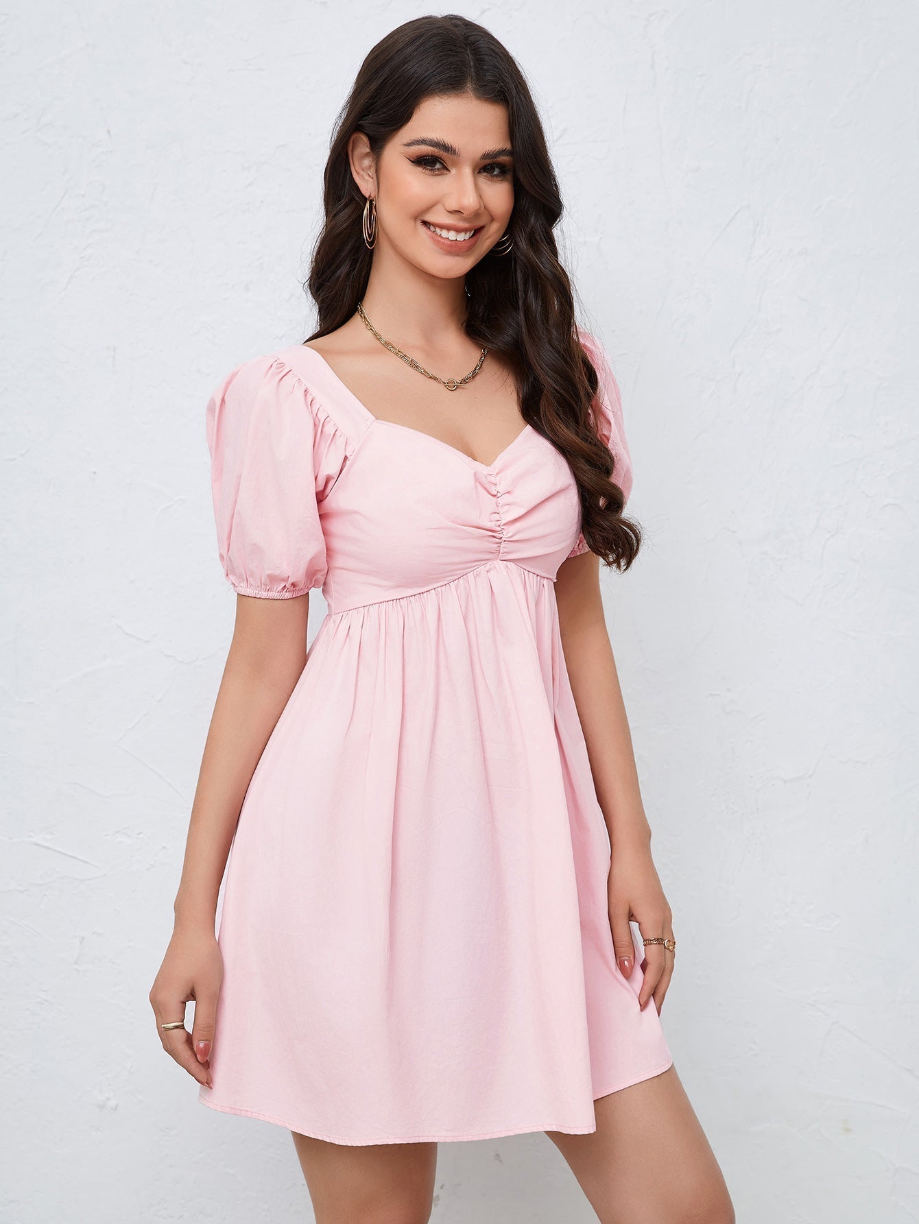 Effortlessly Elegant Dress with a Timeless Design