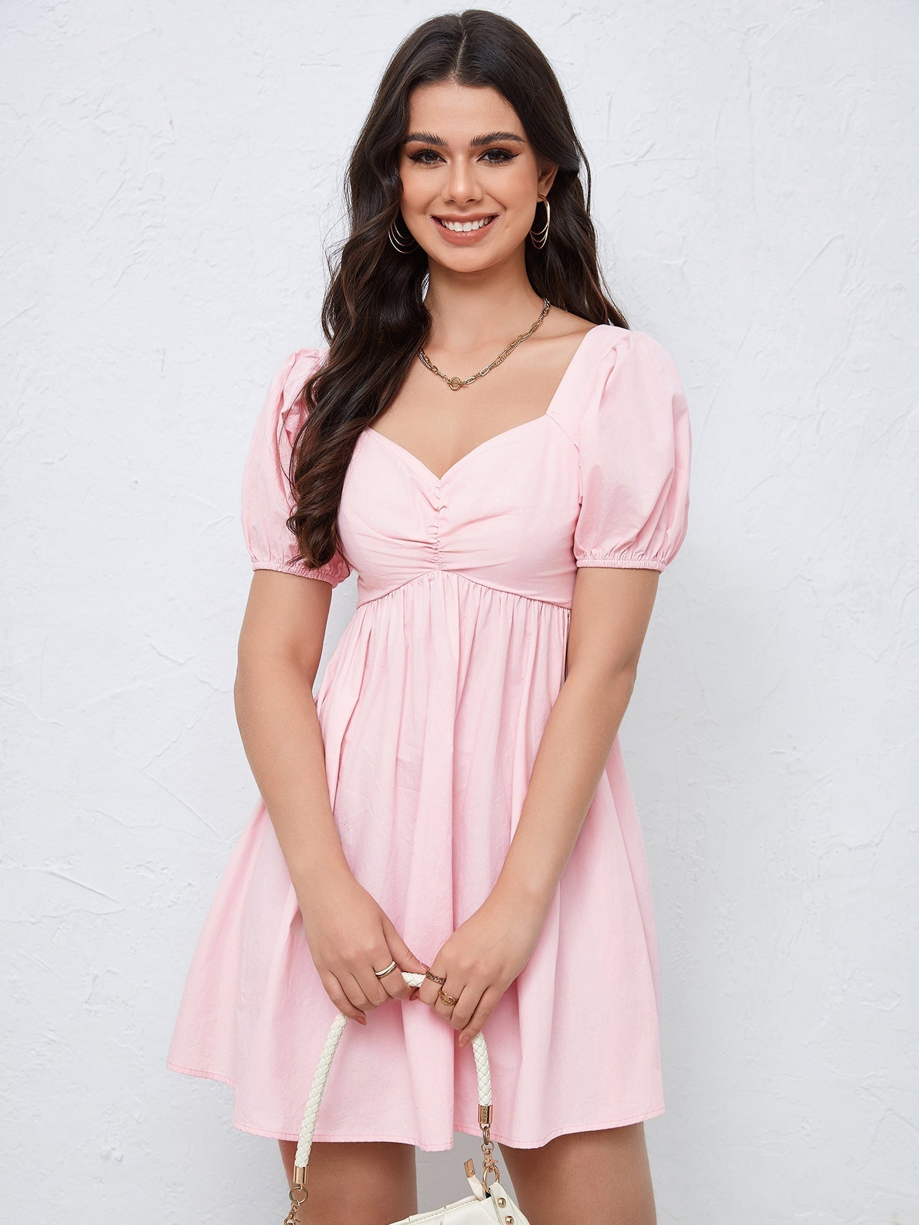 Effortlessly Elegant Dress with a Timeless Design