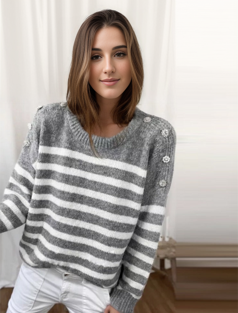 Effortlessly Elegant Sweater with a Timeless Design