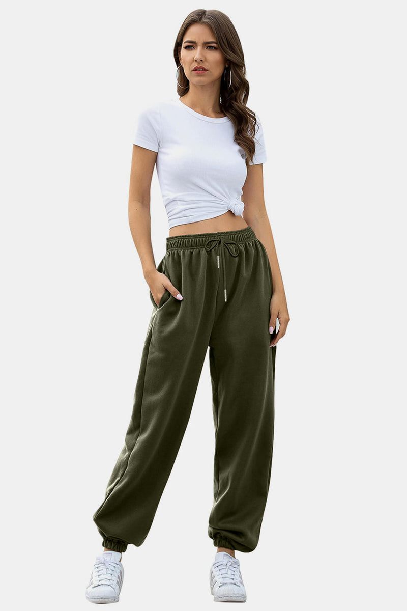 Effortlessly Elegant Pants with a Timeless Design