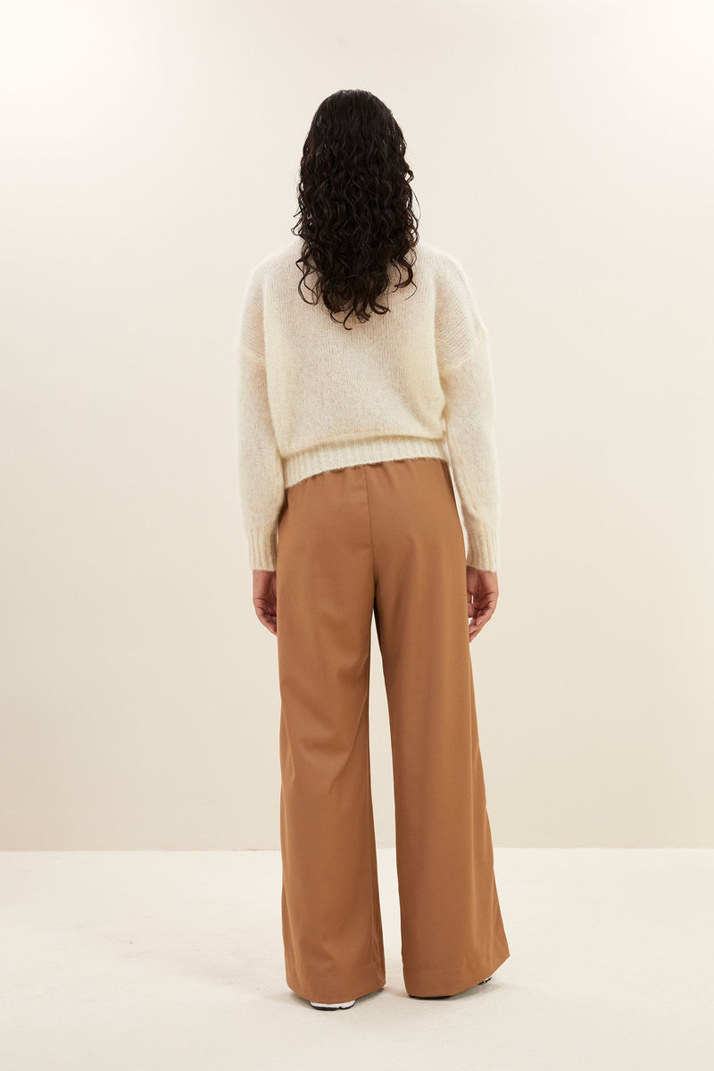 Effortlessly Elegant Garment with a Timeless Design