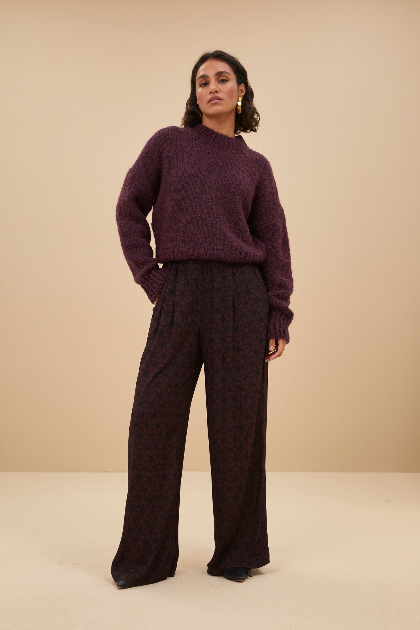 Well Tailored Sweater with a Graceful Silhouette