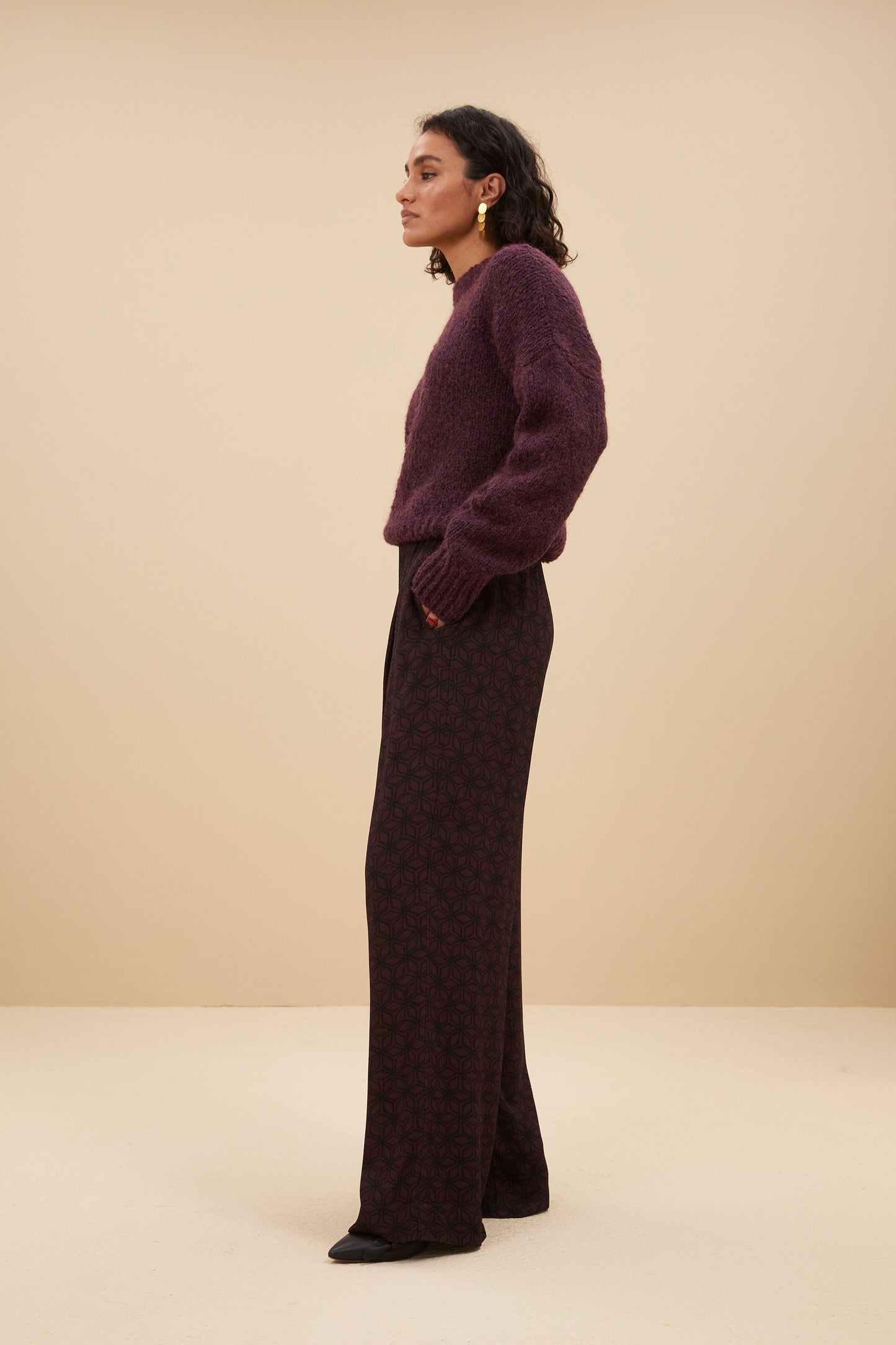 Well Tailored Sweater with a Graceful Silhouette