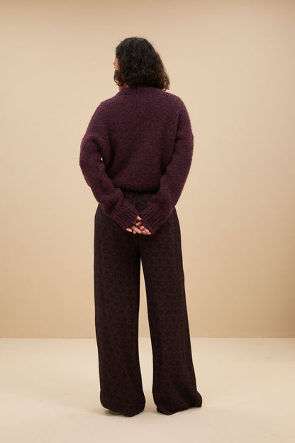 Well Tailored Sweater with a Graceful Silhouette