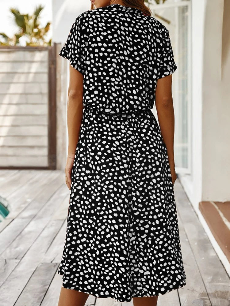 Effortlessly Elegant Garment with a Timeless Design