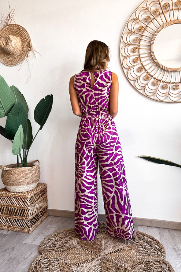 Gracefully Styled Garment for Any Occasion