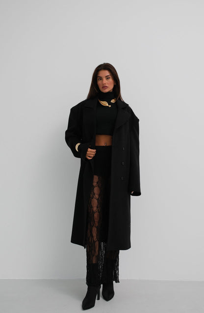 Well Tailored Coat with a Graceful Silhouette