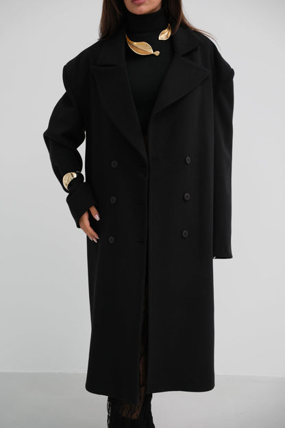 Well Tailored Coat with a Graceful Silhouette