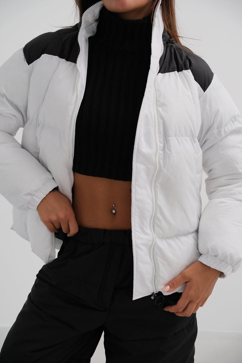 Elegantly Styled Coat for Everyday Wear