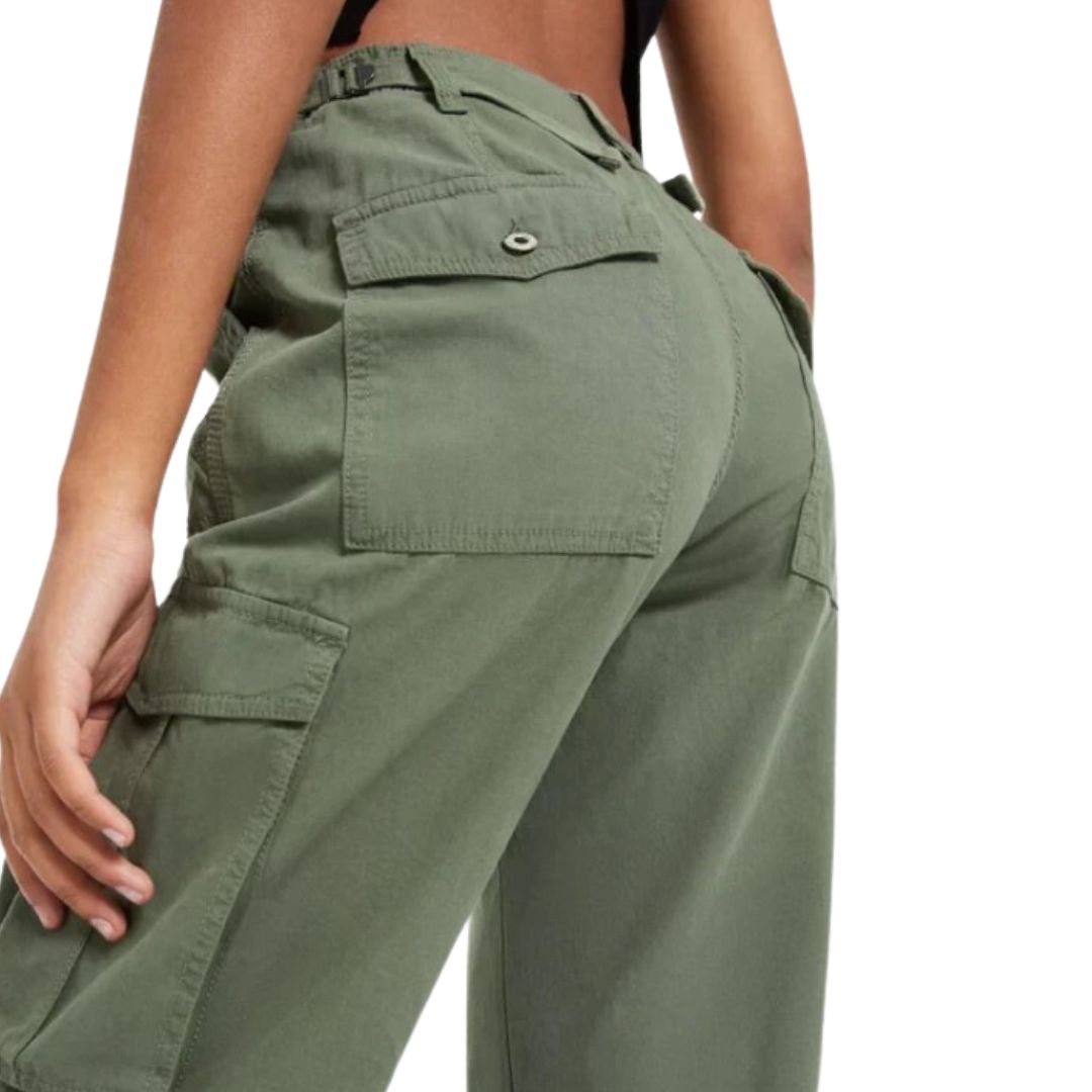 Beautifully Finished Pants in a Timeless Design