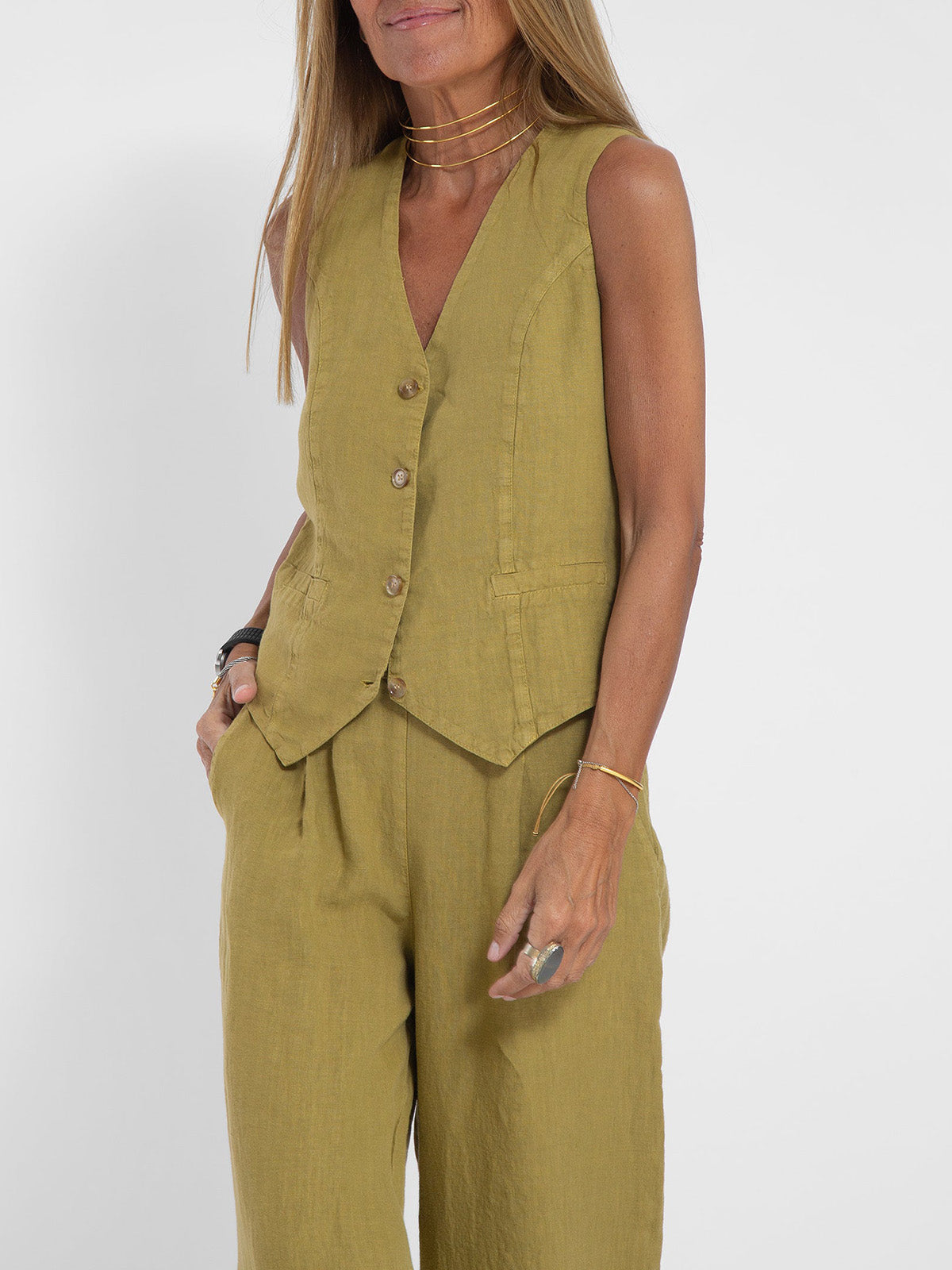 Elegantly Styled Trousers for Everyday Wear