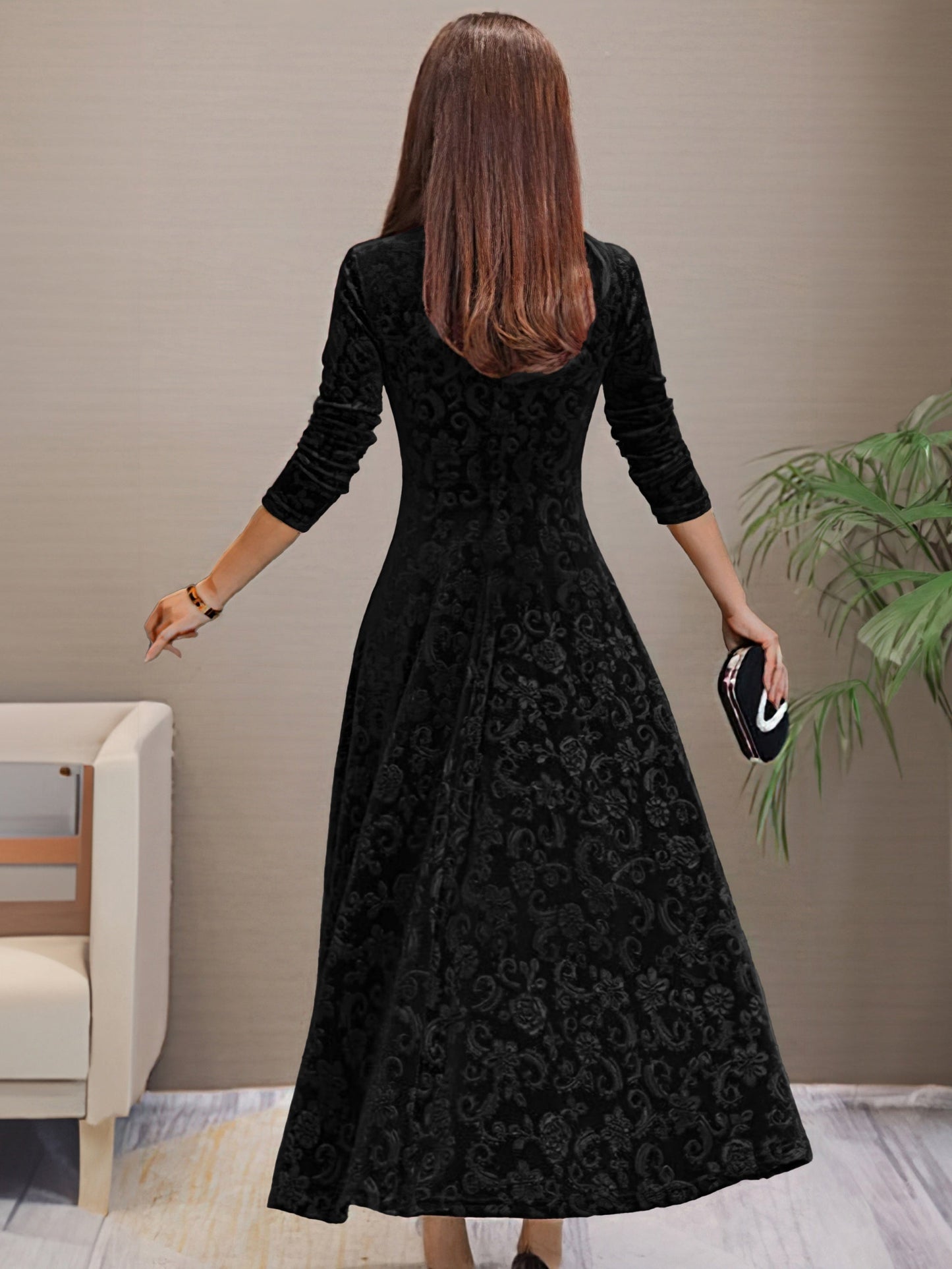 Beautifully Finished Dress in a Timeless Design