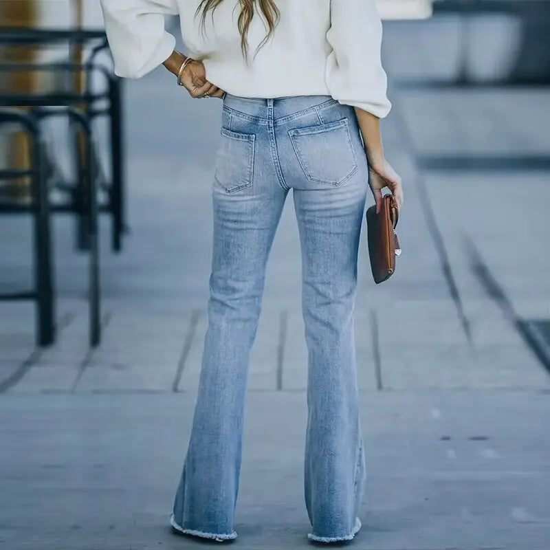 Effortlessly Elegant Trousers with a Timeless Design