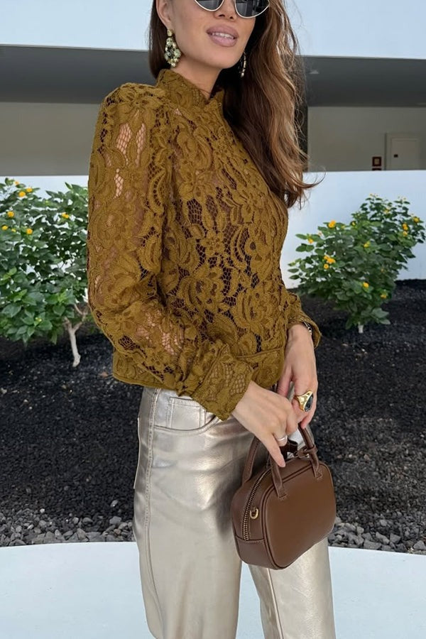 Effortlessly Elegant Jacket with a Timeless Design